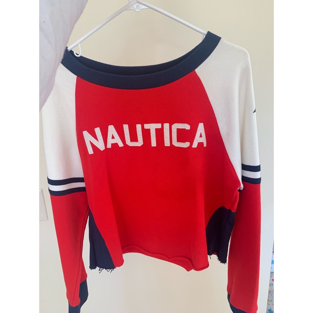 Vintage cropped Nautica crewneck!